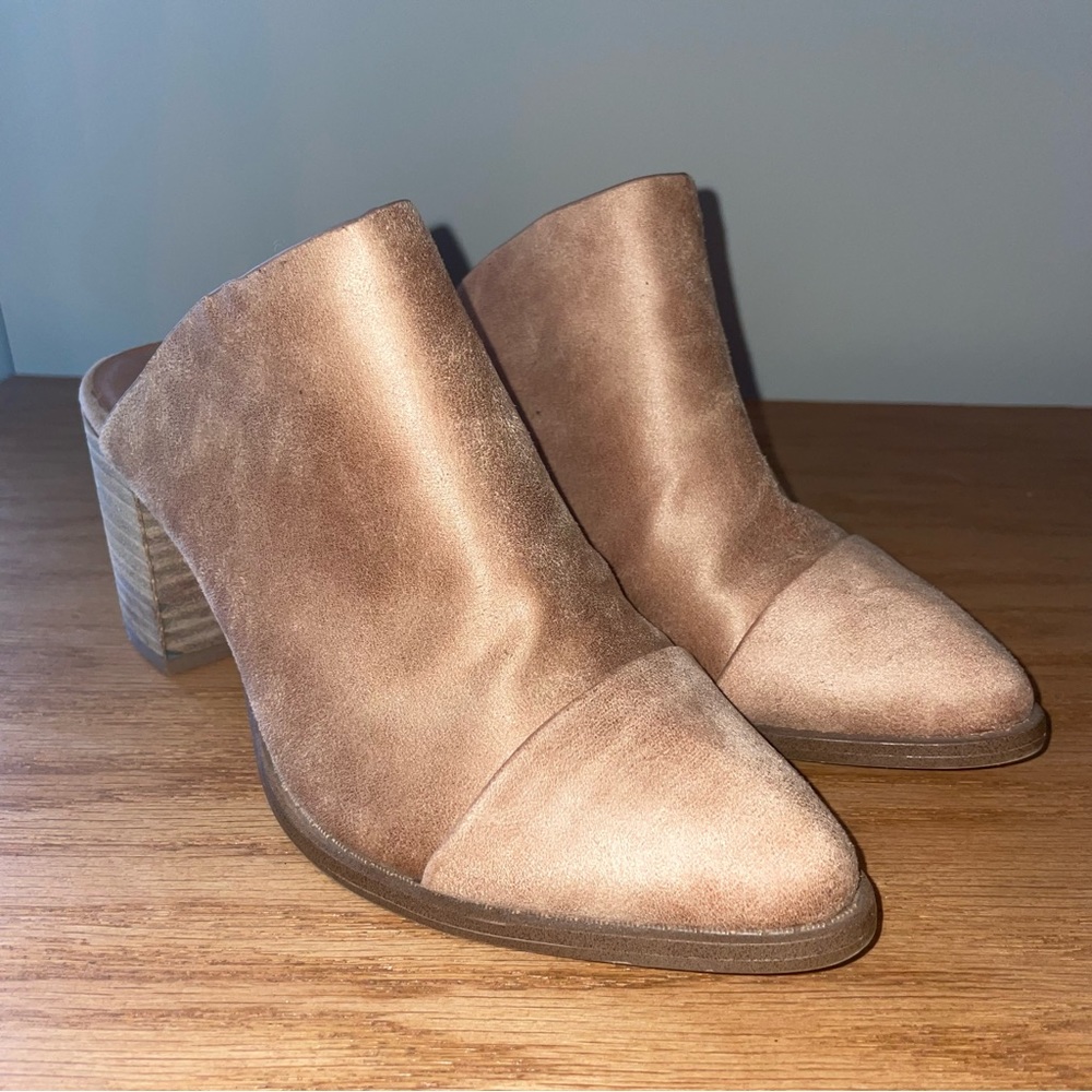 Report Tisha Suede Mule